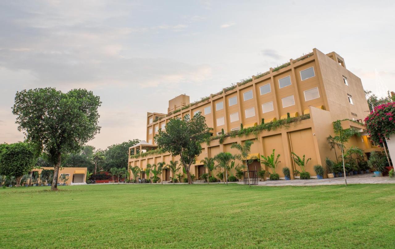 Hotel Lalita Grand Mathura Esterno foto