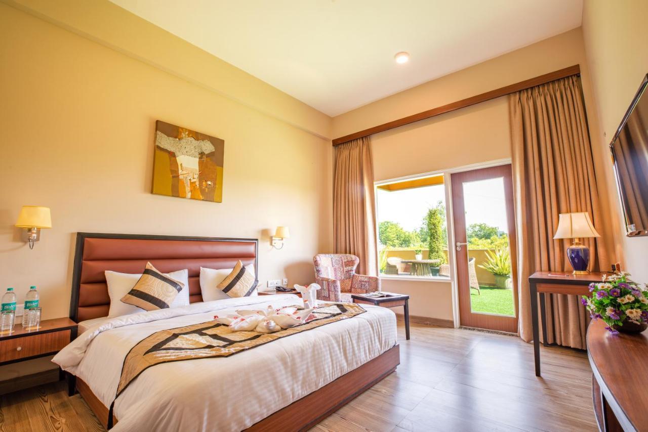 Hotel Lalita Grand Mathura Esterno foto