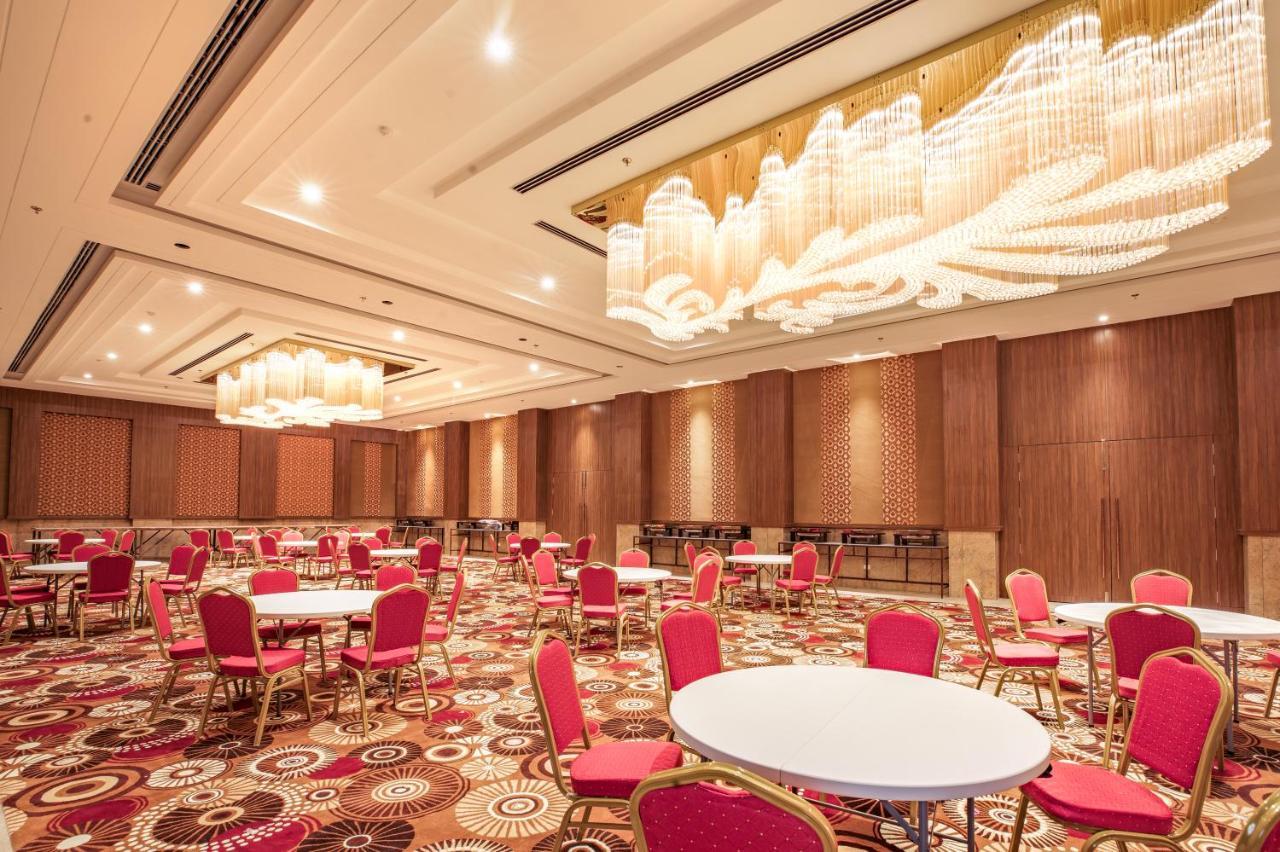 Hotel Lalita Grand Mathura Esterno foto