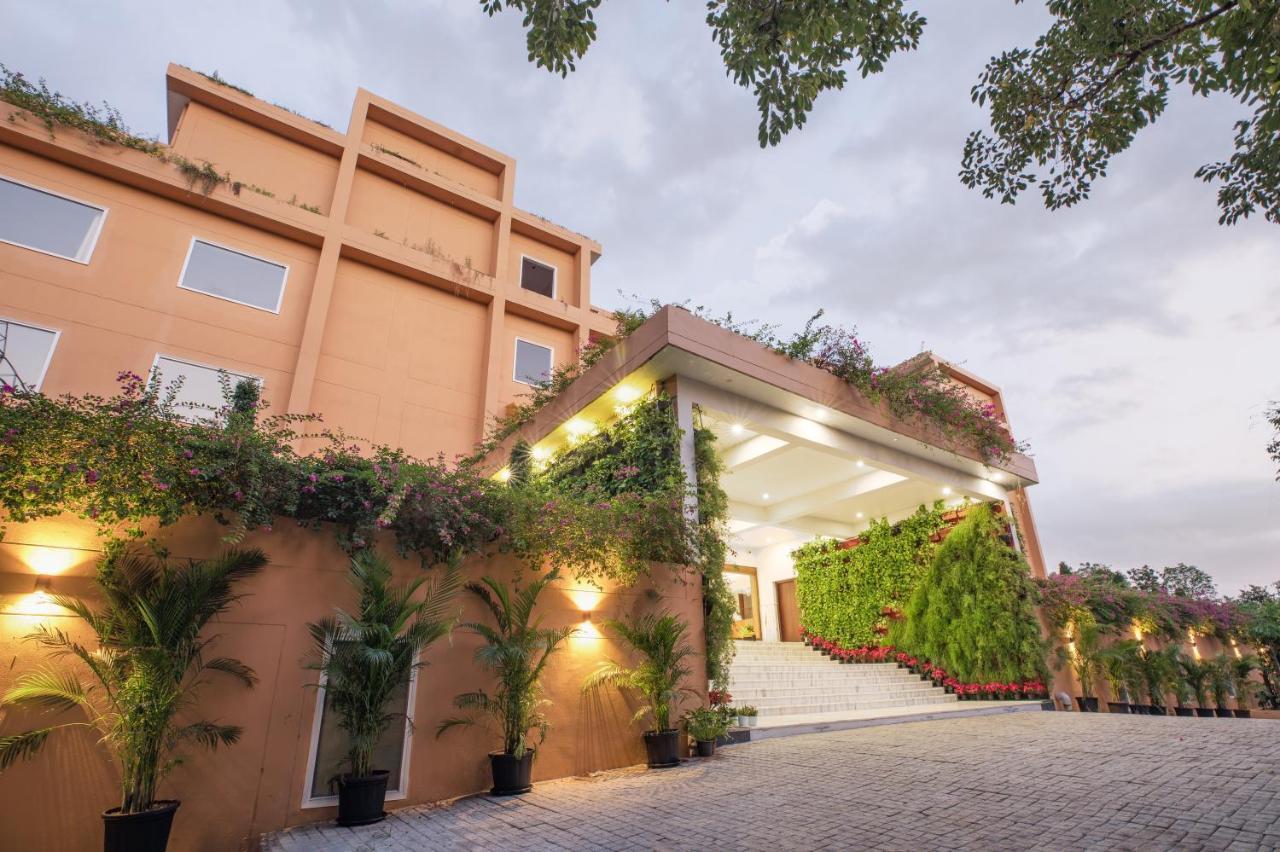 Hotel Lalita Grand Mathura Esterno foto