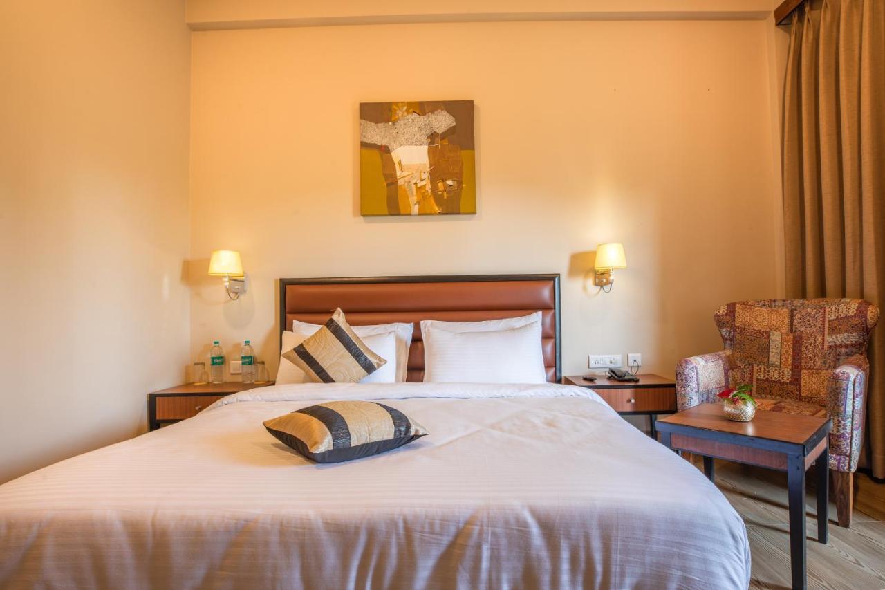 Hotel Lalita Grand Mathura Esterno foto