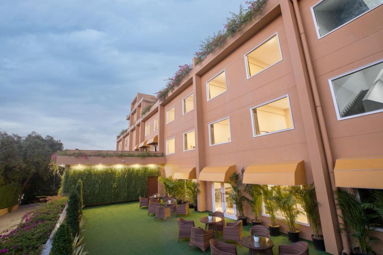 Hotel Lalita Grand Mathura Esterno foto