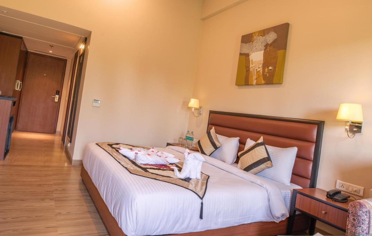 Hotel Lalita Grand Mathura Esterno foto