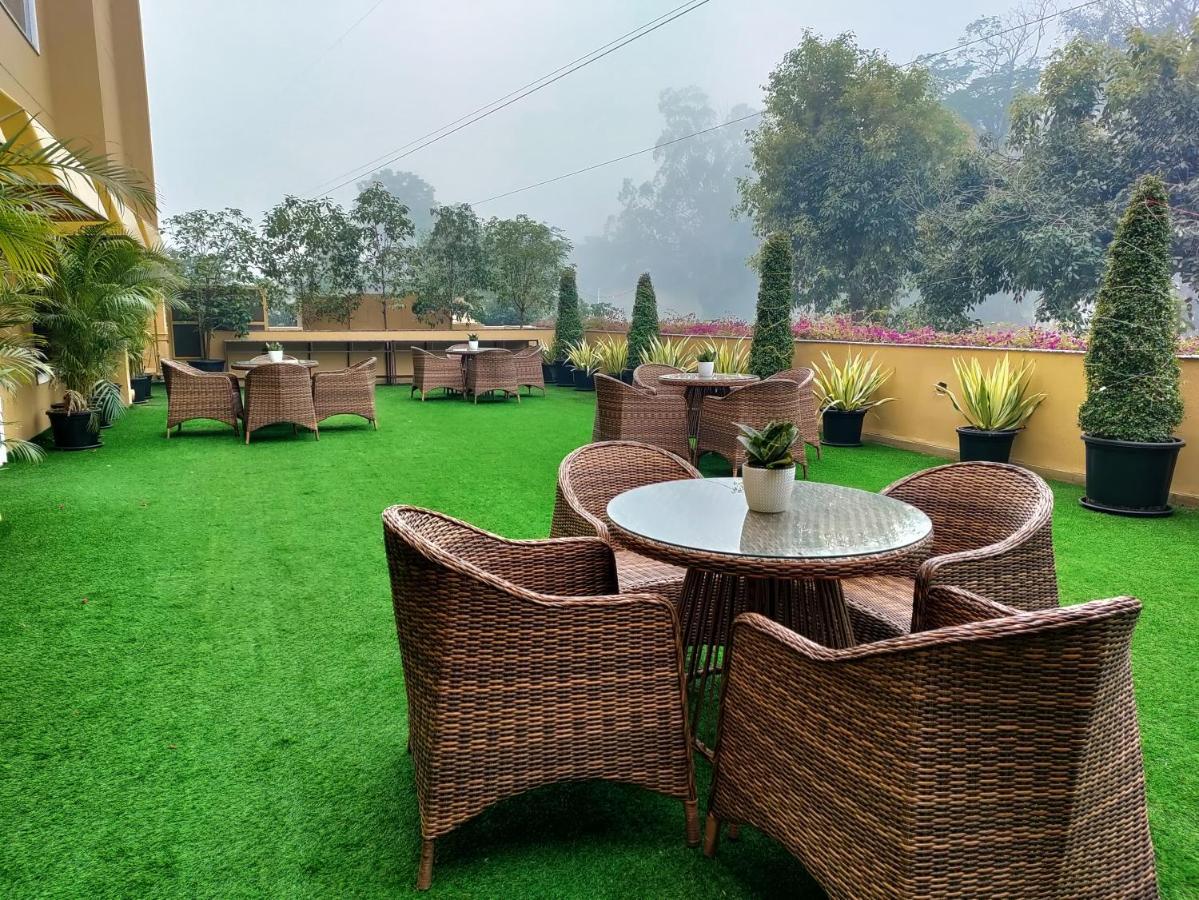 Hotel Lalita Grand Mathura Esterno foto