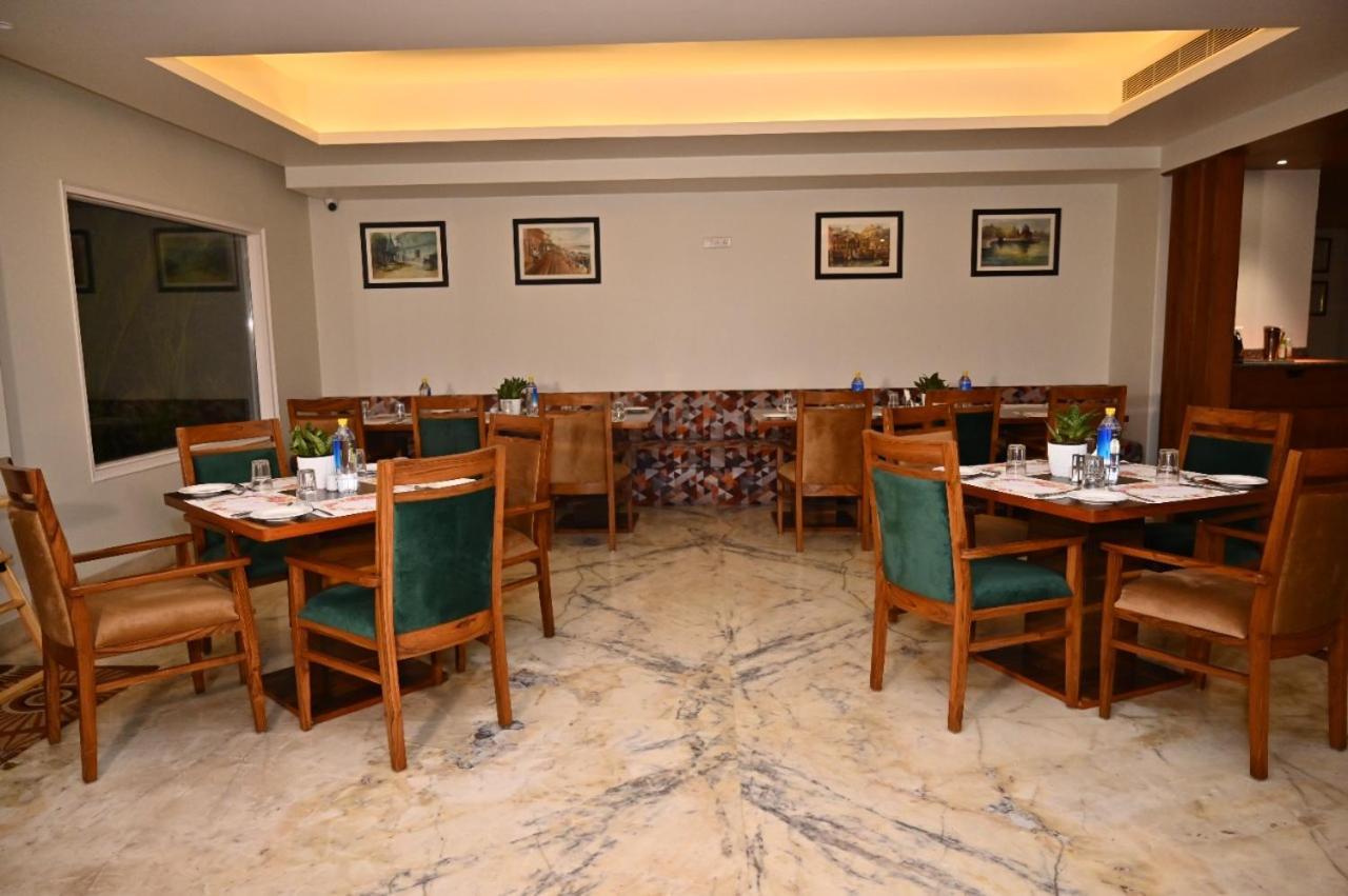 Hotel Lalita Grand Mathura Esterno foto