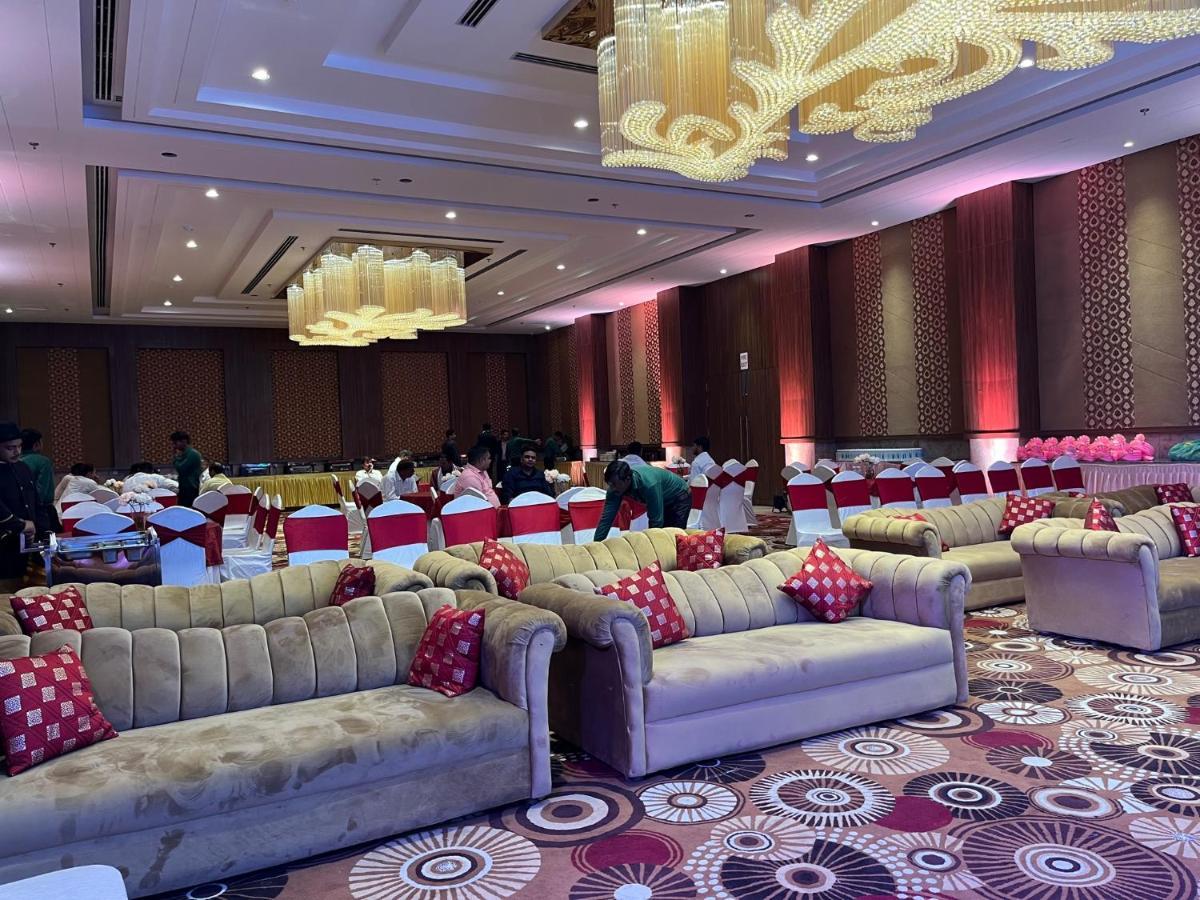 Hotel Lalita Grand Mathura Esterno foto
