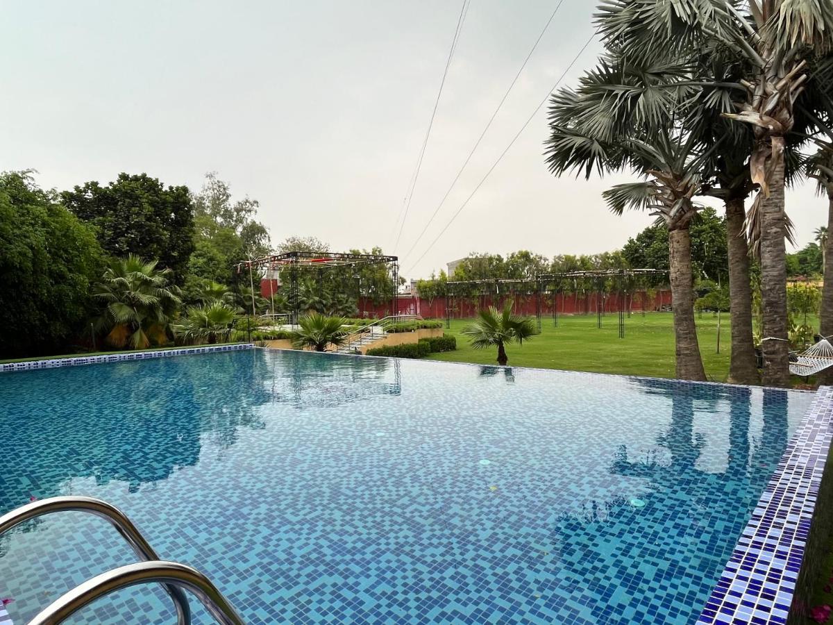 Hotel Lalita Grand Mathura Esterno foto