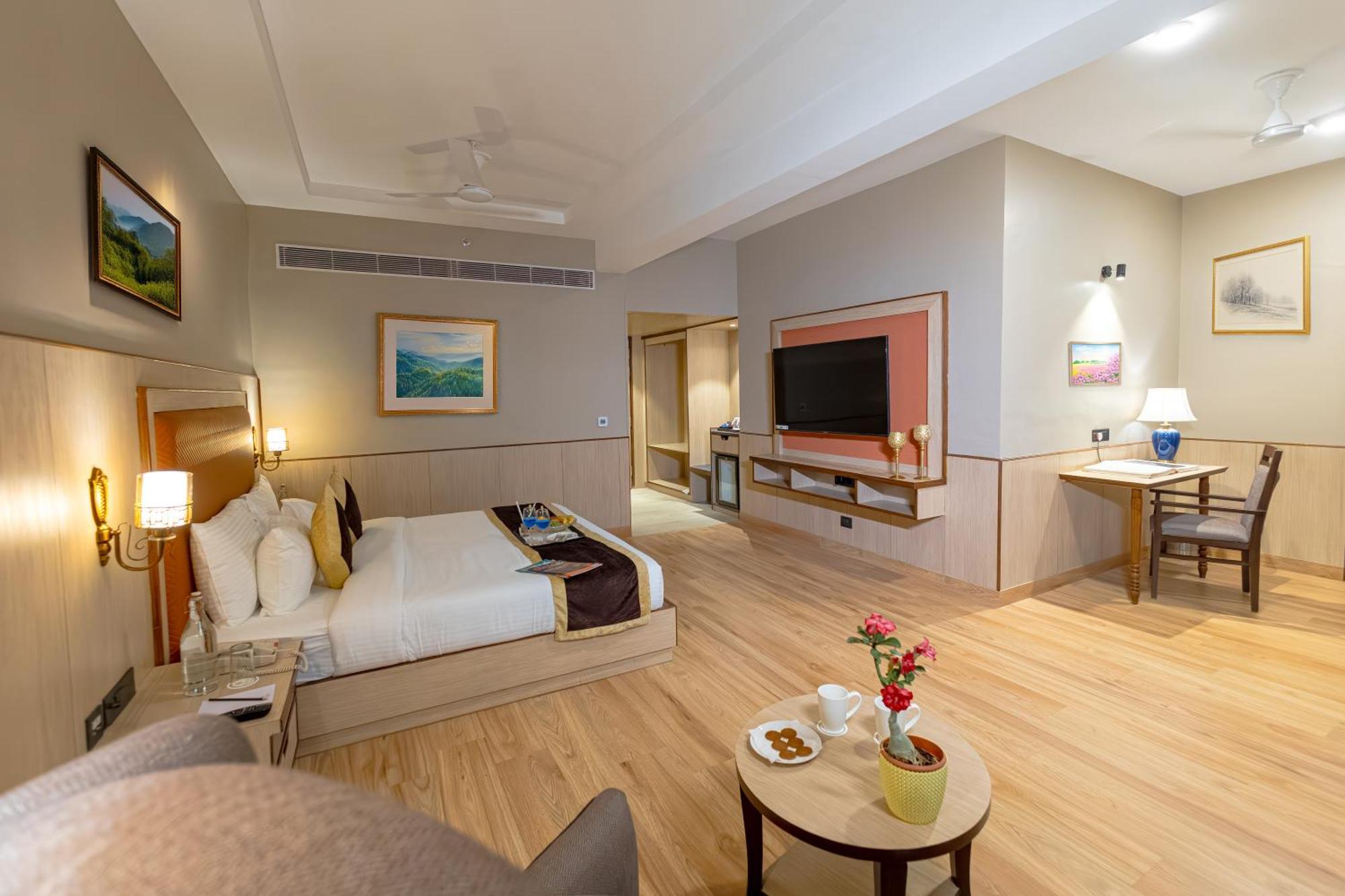 Hotel Lalita Grand Mathura Esterno foto