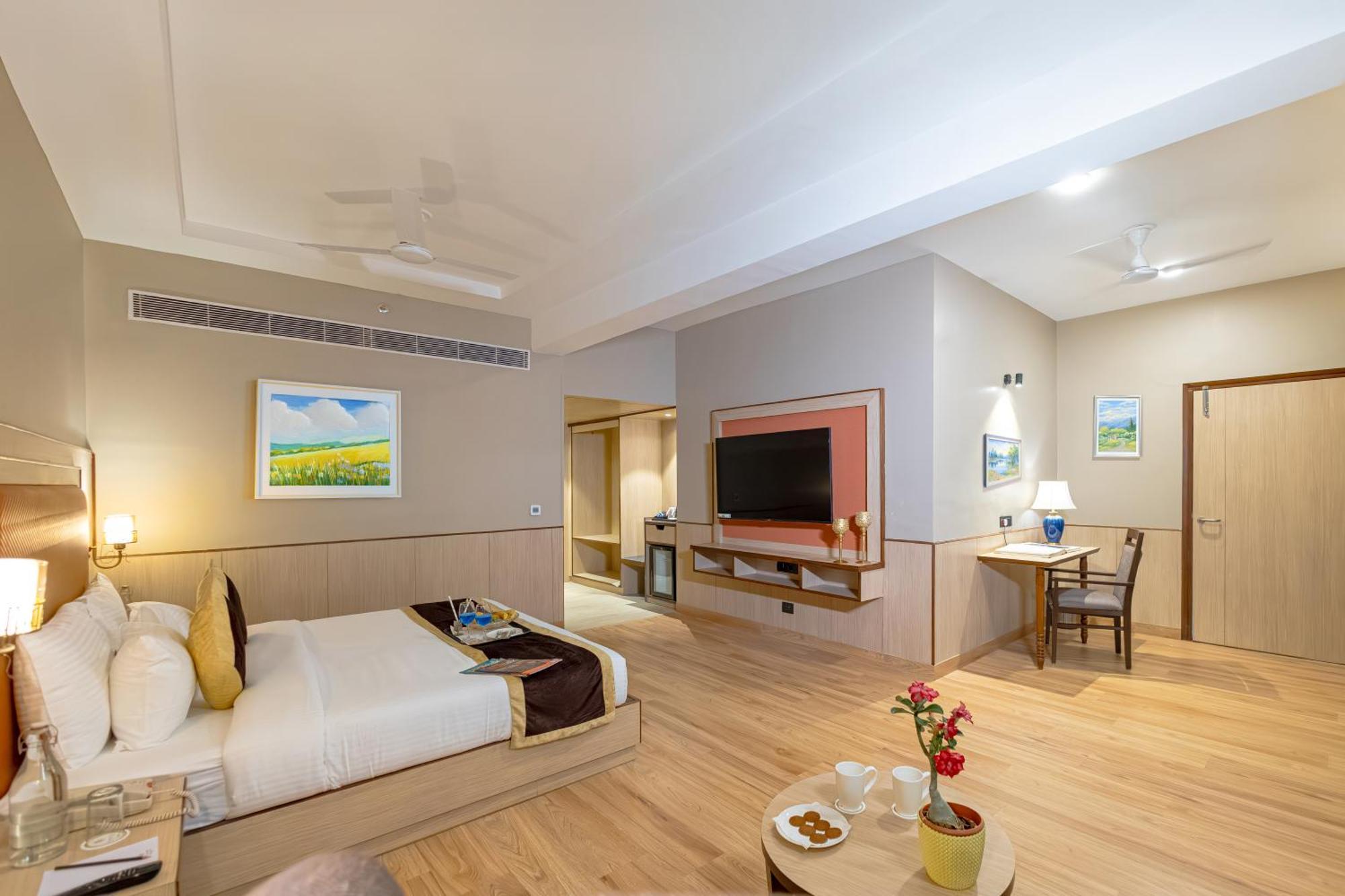 Hotel Lalita Grand Mathura Esterno foto