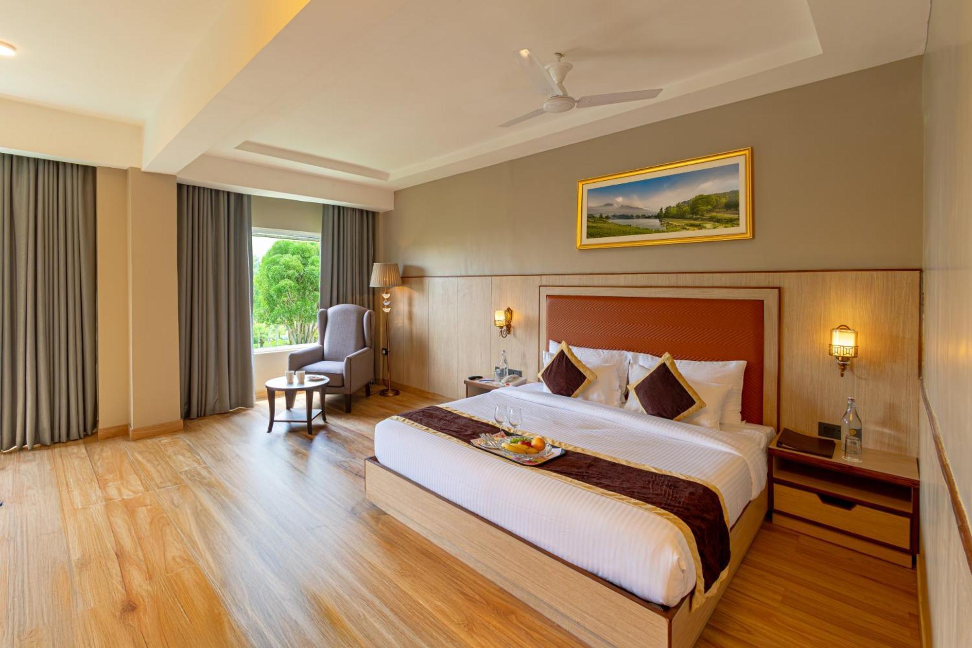 Hotel Lalita Grand Mathura Esterno foto