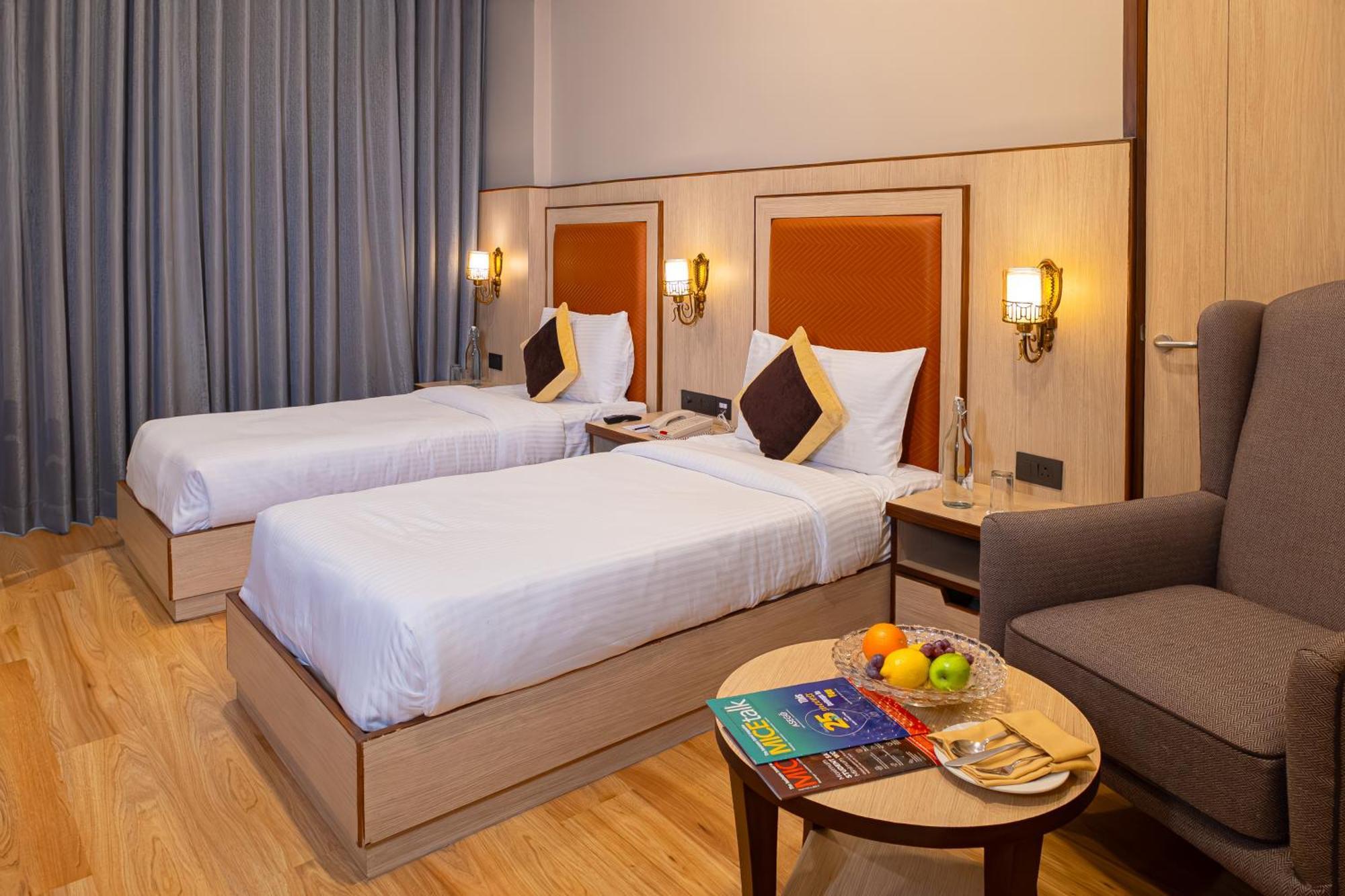 Hotel Lalita Grand Mathura Esterno foto