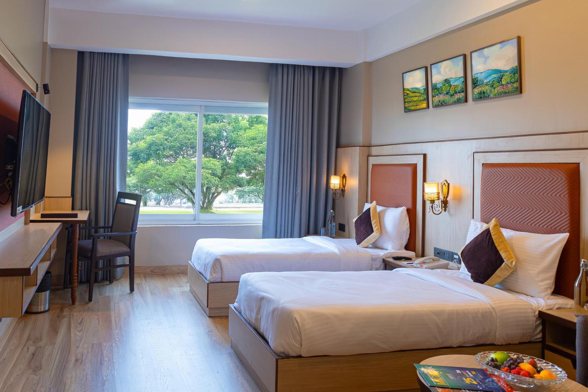 Hotel Lalita Grand Mathura Esterno foto